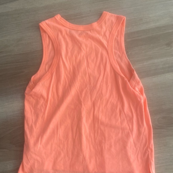 Cute orange tank top. - Picture 3 of 4